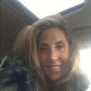 Meet your Posher, Dina